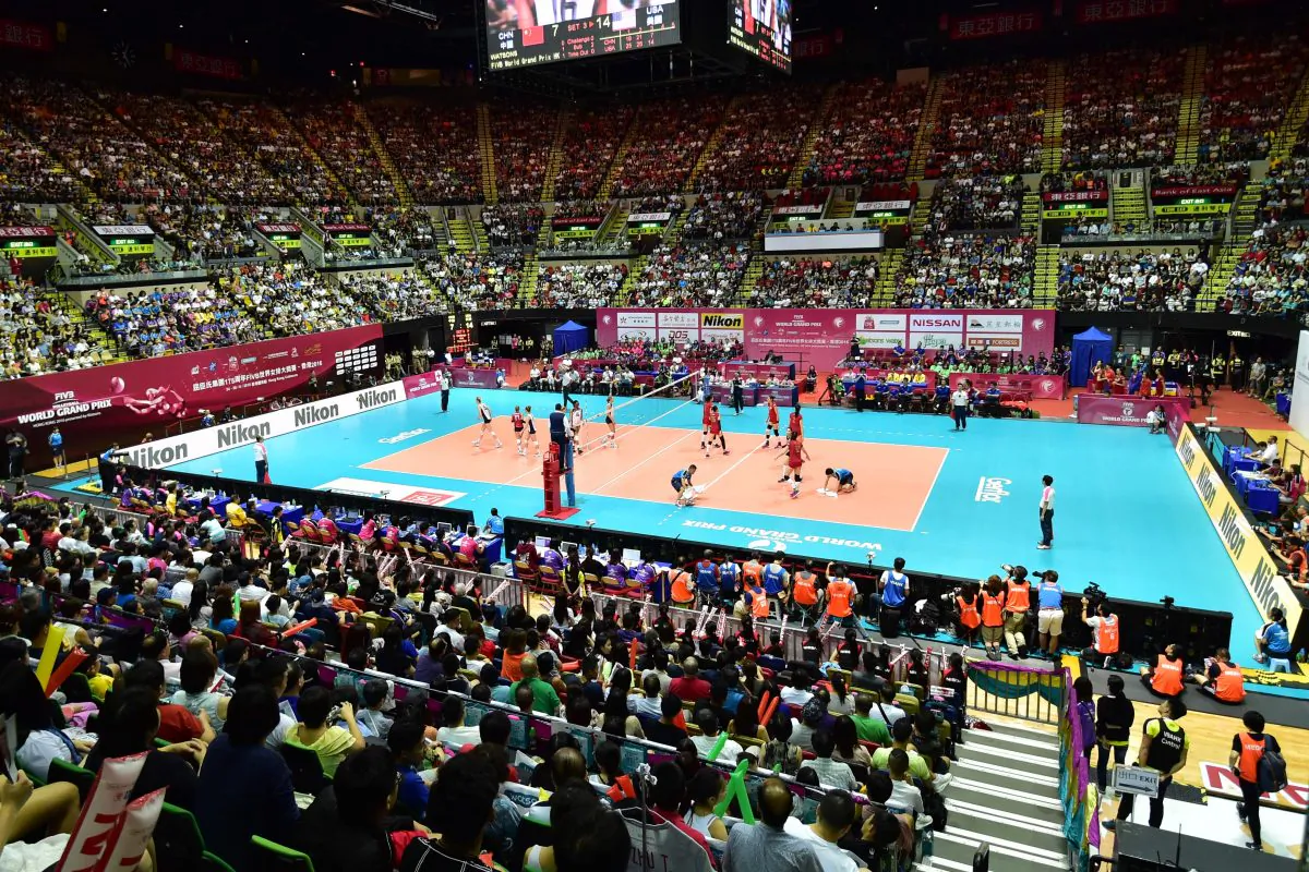 Hong Kong Coliseum, venue for the Pool H1 matches of the Volleyball World Grand Prix, with USA leading China 14-7 in set 3.  USA won the match 3-0 to go top of the Standings. (Bill Cox/Epoch Times)