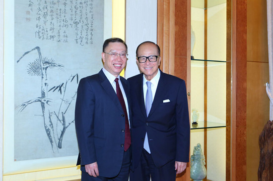 Huang Jiefu and Li Ka-shing (China News Online)