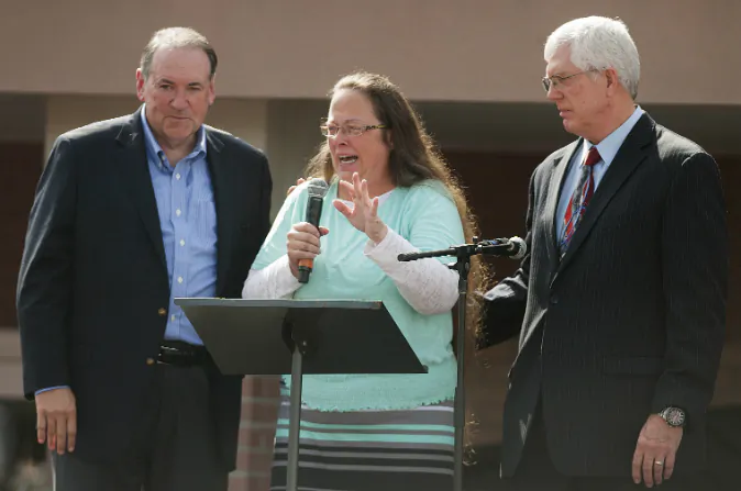 Rowan County Clerk of Courts Kim Davis stands with her attorney, Mat Staver (R), and then-Republican presidential candidate Mike Huckabee (L) in front of the Carter County Detention Center in Grayson, Ky., on Sept. 8, 2015. (Ty Wright/Getty Images)