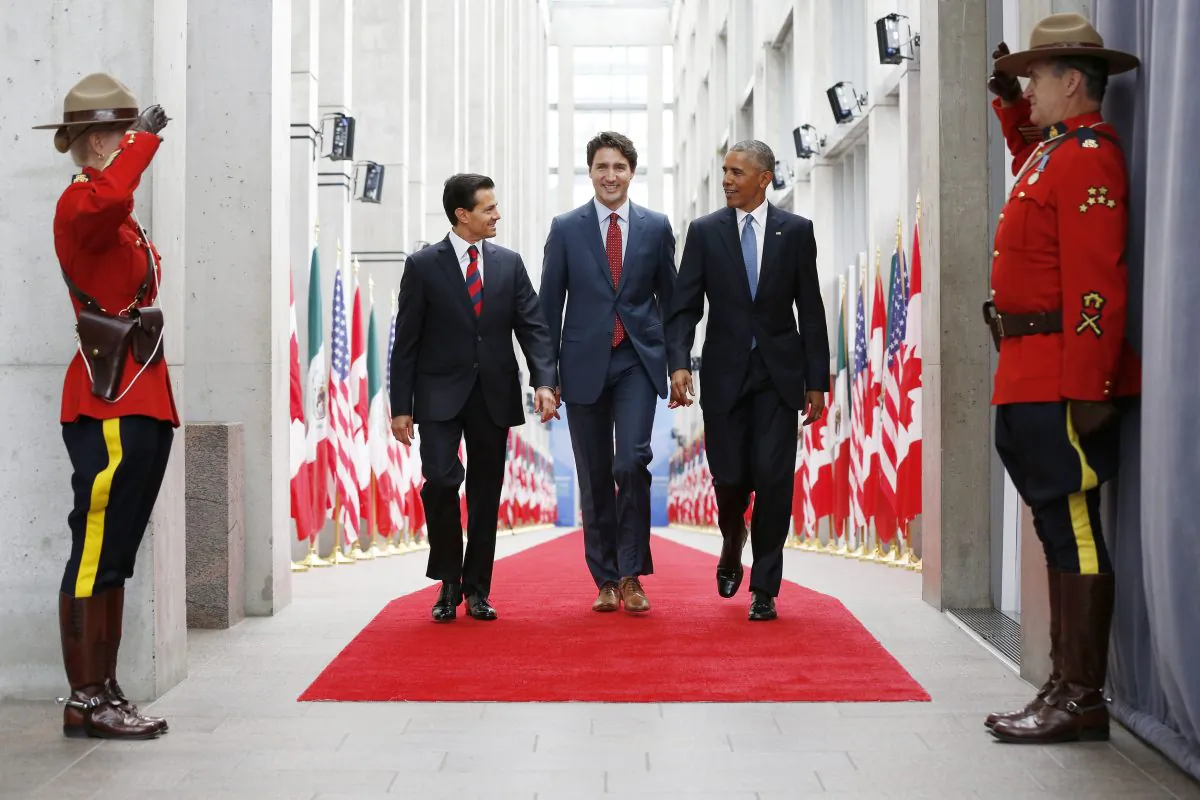 Mexican President Enrique Pena Nieto (L), Canada's Prime Minister Justin Trudeau, and President of the United States Barack Obama arrive to the North American Leaders' Summit at the National Gallery of Canada in Ottawa on June 29, 2016. (Blair Gable)