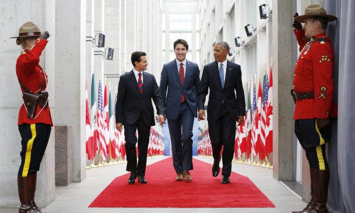 Mexican President Enrique Pena Nieto (L), Canada's Prime Minister Justin Trudeau, and President of the United States Barack Obama arrive to the North American Leaders' Summit at the National Gallery of Canada in Ottawa on June 29, 2016. (Blair Gable)