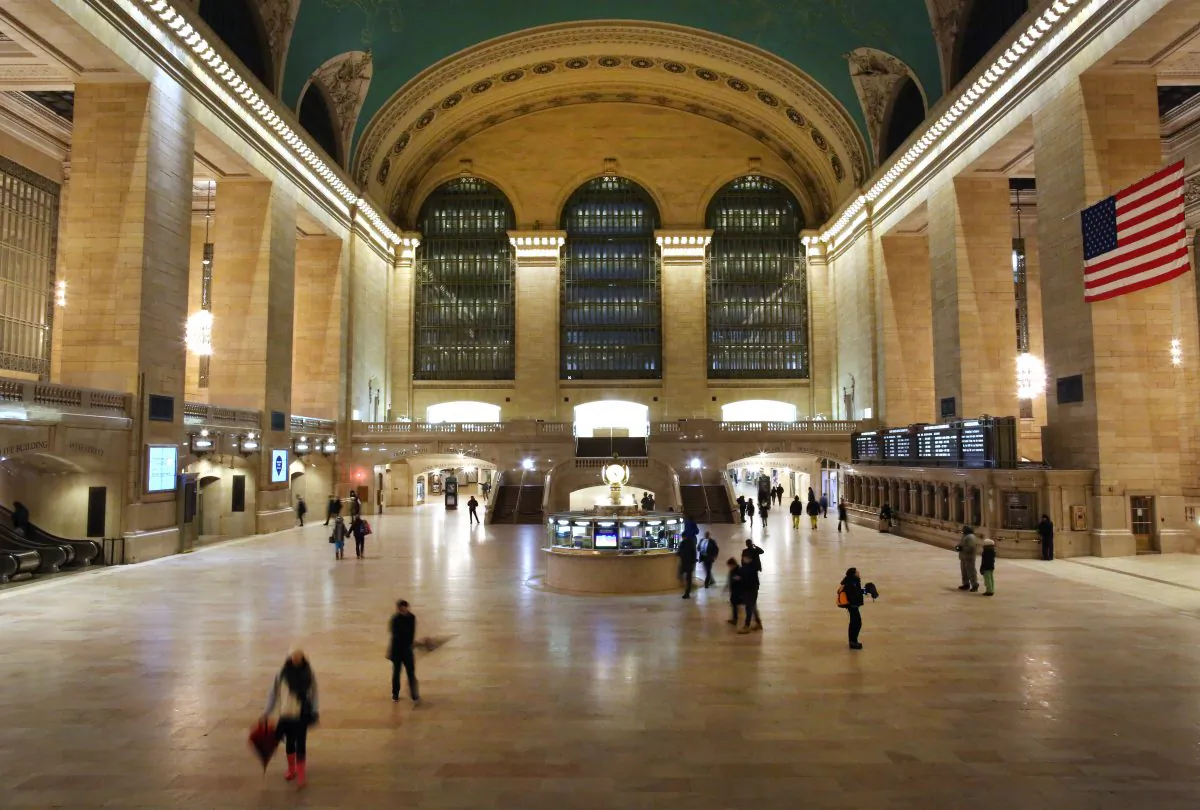 NEW YORK, NY - JANUARY 23: Commuters pass through Grand Central Terminal on January 23, 2016 in New York City. (Yana Paskova/Getty Images)