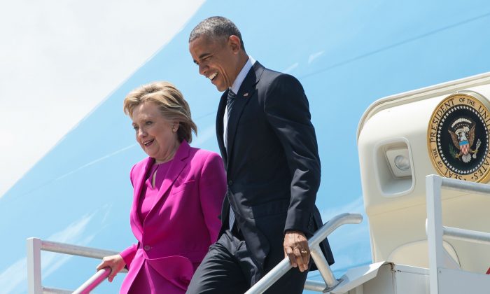 President Barack Obama and Democratic presidential candidate Hillary Clinton walk off Air Force One to attend a Clinton campaign event in Charlotte, N.C., on July 5, 2016. (Nicholas Kamm/AFP/Getty Images)