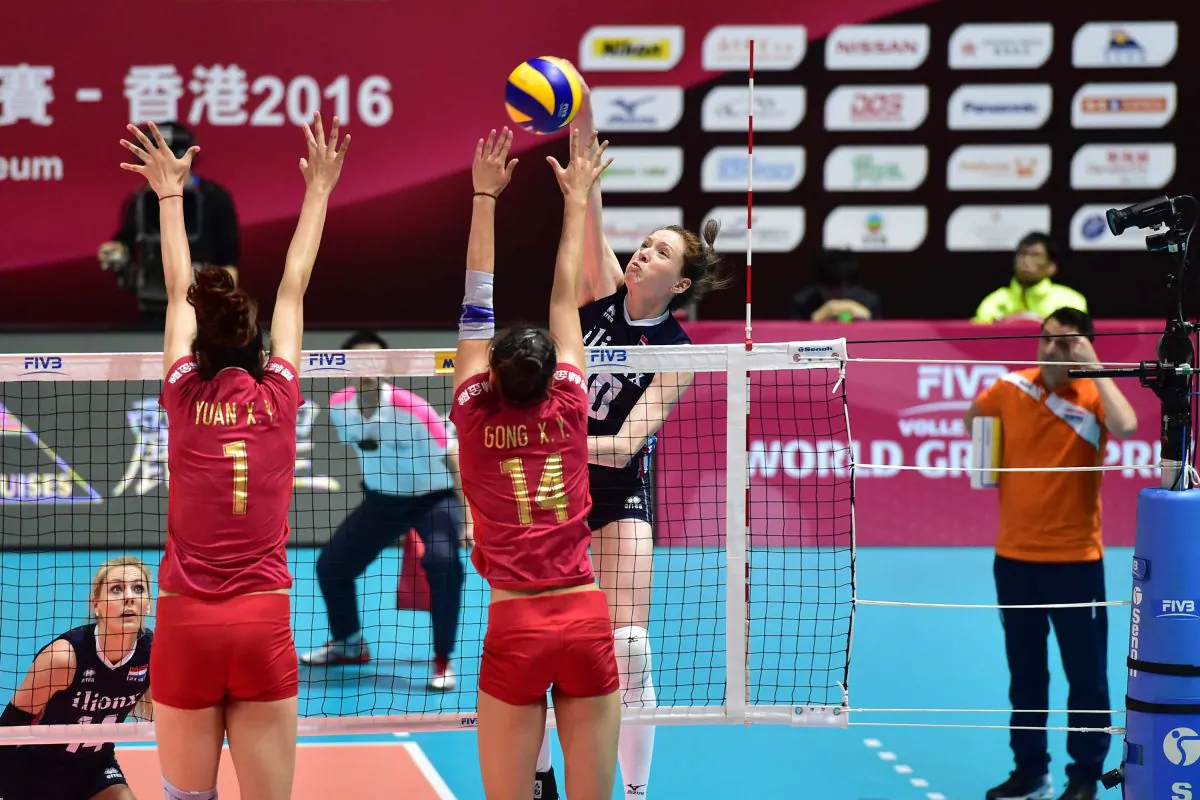 Lonneke Sloetjes of Netherlands powers a return during their match against China in Pool H1 at the Hong Kong Coliseum on June 24, 2016. (Bill Cox/Epoch Times)