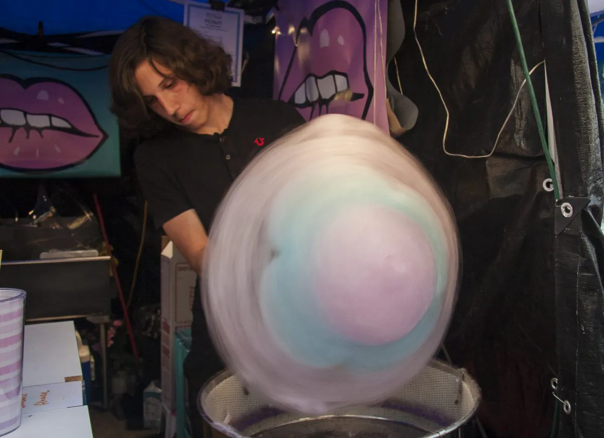 Spinning cotton candy treats are in many people's summer memories. (Annie Wu/Epoch Times)