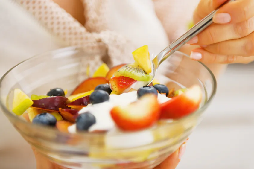 Fruit offers a real alternative to sugary
snacks—once you’ve given your taste buds a
chance to reset. (Central IT Alliance/iStock)