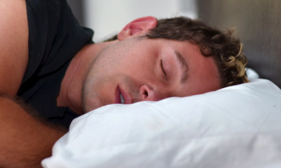 Study: Sleeping in a New Place Keeps Half the Brain on Alert (Video)