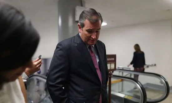 Obama and Ted Cruz Fly to Dallas Together for Victims’ Memorial Service