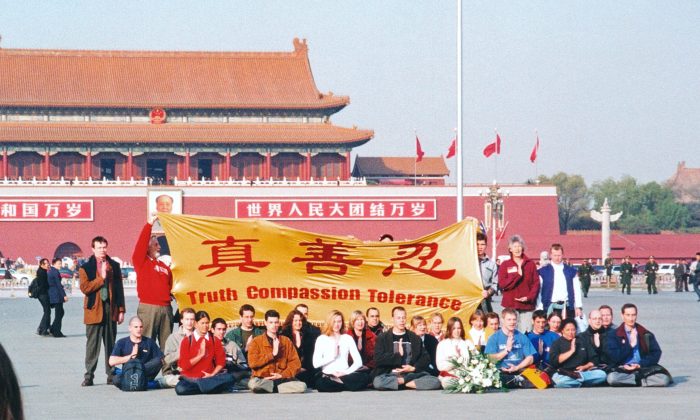 Falun Gong practitioners from 12 countries peacefully appeal on Tiananmen Square in 2001 for an end to the persecution and torture of their Chinese counterparts. (Courtesy of Minghui.org)