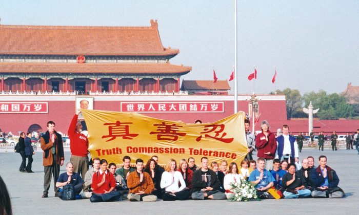 Falun Gong practitioners from 36 countries peacefully appeal on Tiananmen Square in 2001 for an end to the persecution and torture of their Chinese counterparts. (Courtesy of Minghui.org)