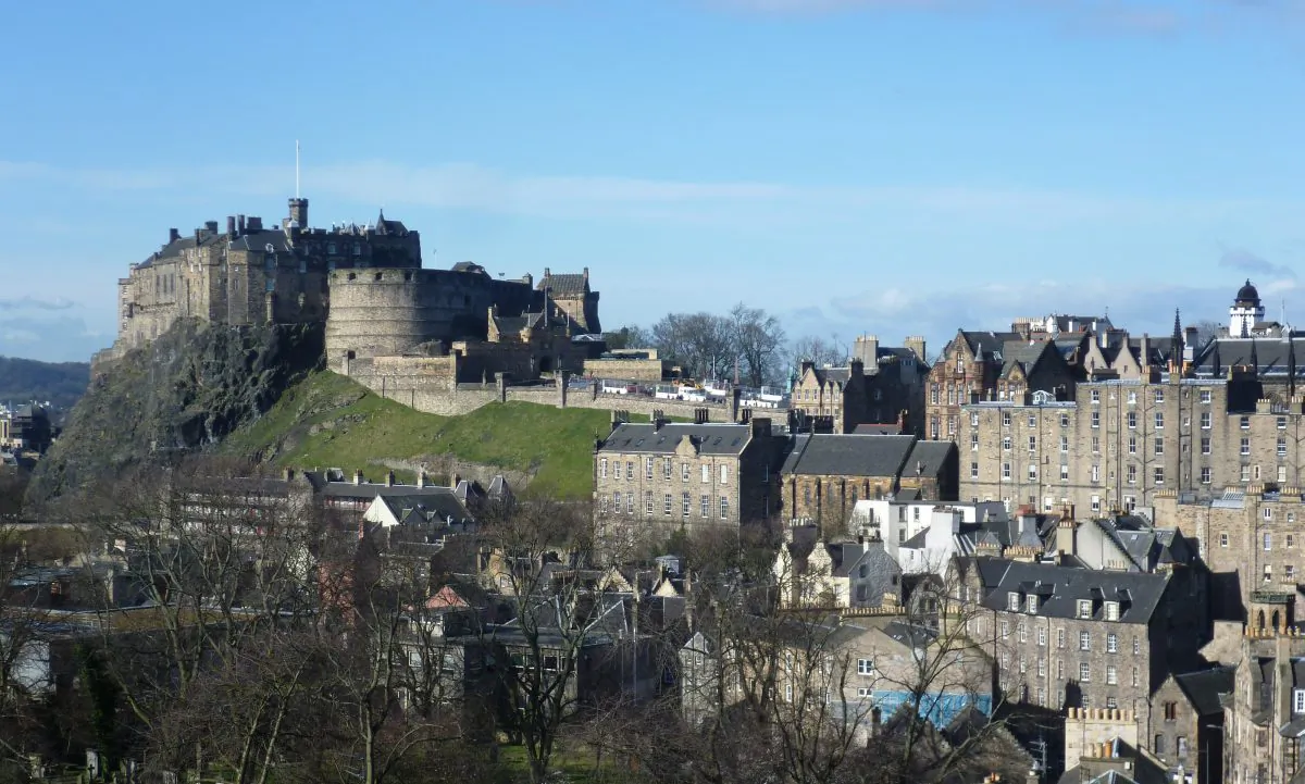 Edinburgh Castle and part of the Old Town. (Kim Traynor/Public Domain)