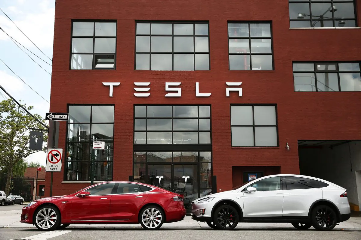 Tesla vehicles outside a Tesla showroom and service center in Brooklyn, New York, on July 5, 2016. (Spencer Platt/Getty Images)