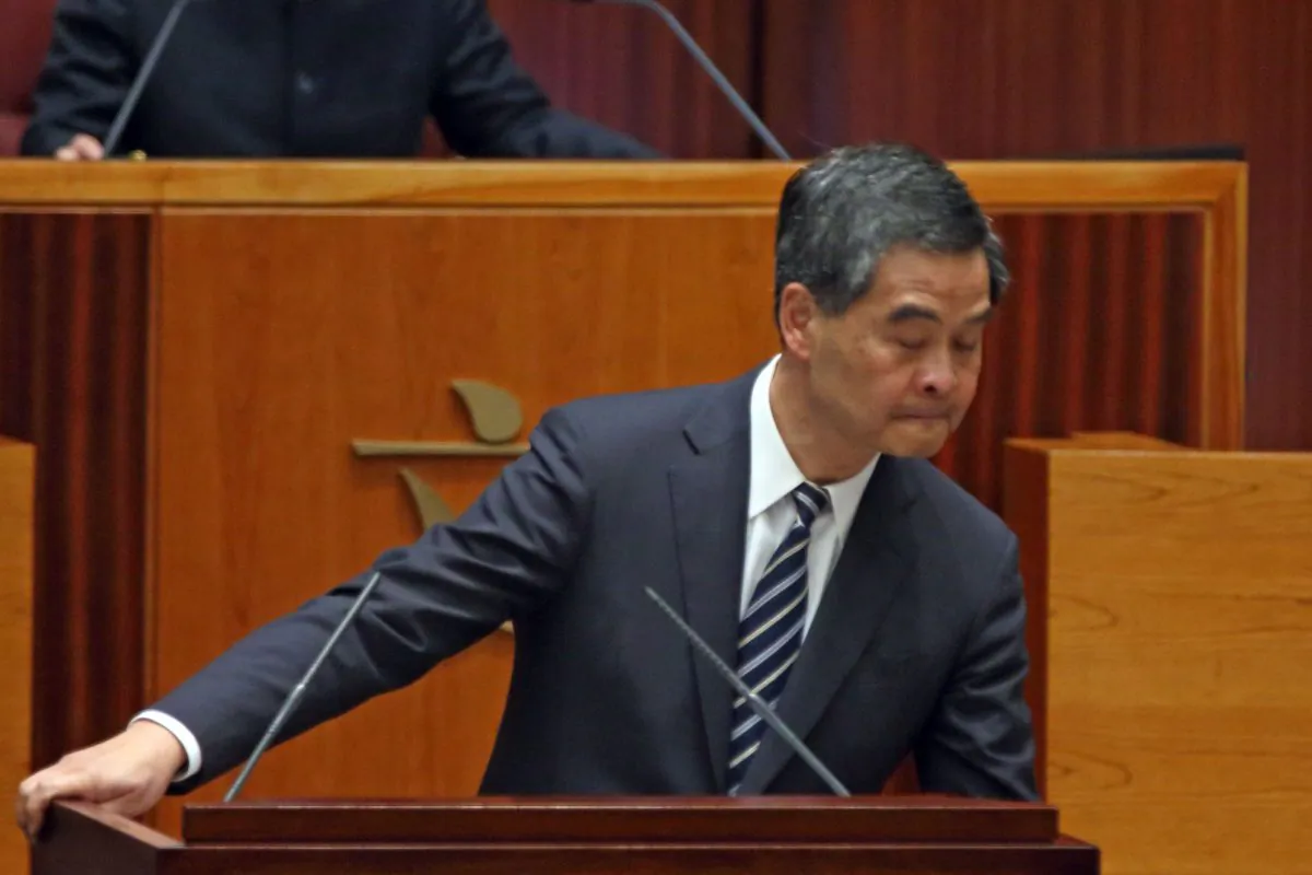 Leung Chun-ying at question time in LegCo Jan 15, 2015. (Stone Poon/Epoch Times)