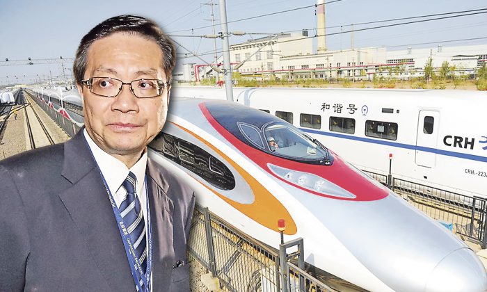 Anthony Cheung Bing-leung, Secretary for Transport and Housing, with China made trains. After knowing of quality problems MTR still went ahead and ordered 93 new trains
costing HK$6 billion from the same company in Qingdao. (Composed photo/Epoch Times)