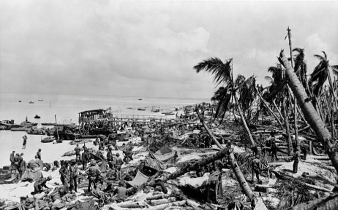 1940s BEACH AT TARAWA AS THE 6TH REGIMENT OF MARINES LANDS NOVEMBER 1943 (Photo by H. Armstrong Roberts/ClassicStock/Getty Images)