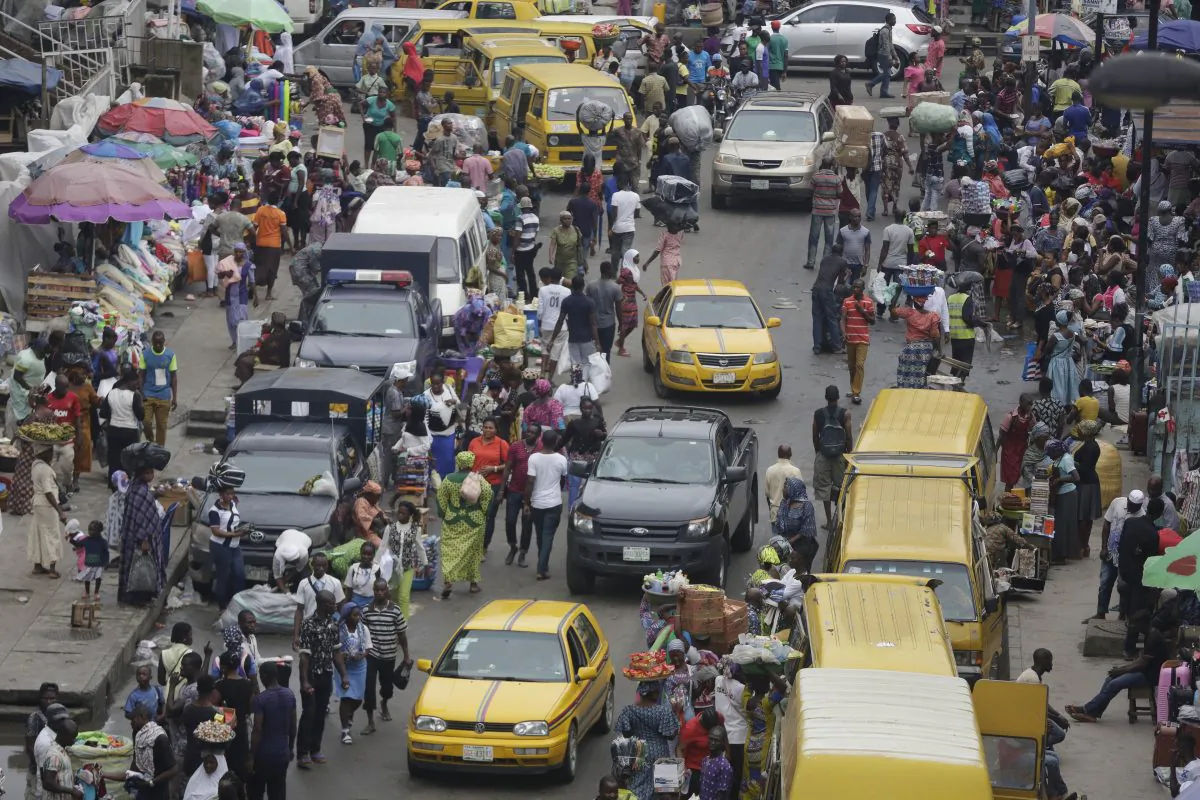 Pedestrians shop at a market in Lagos, Nigeria, on June 20, 2016. (AP Photo/Sunday Alamba)
