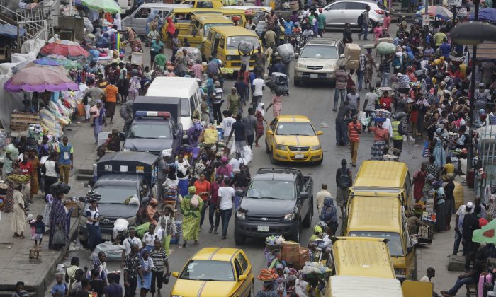 Pedestrians shop at a market in Lagos, Nigeria, on June 20, 2016. (AP Photo/Sunday Alamba)