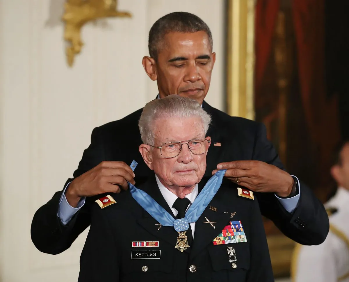 WASHINGTON, DC - JULY 18: U.S. President Barack Obama presents the Medal of Honor to retired Army Lt. Col. Charles Kettles, during a ceremony in the East Room at the White House July 18, 2016 in Washington, DC. Kettles who was a UH-1D Huey helicopter pilot during the Vietnam War displayed extraordinary heroism, and is credited with saving the lives of 40 soldiers and four of his own crew members. (Photo by Mark Wilson/Getty Images)