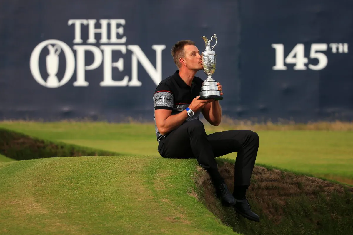 Henrik Stenson celebrates victory as he kisses the Claret Jug on the the 18th green after the final round on day four of the 145th Open Championship at Royal Troon in Troon, Scotland on July 17, 2016. (Matthew Lewis/Getty Images)