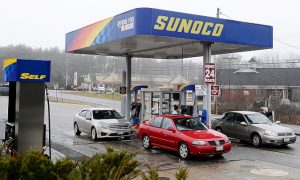Video: Florida Gas Station Clerk Puts Would-Be Robber in a Chokehold