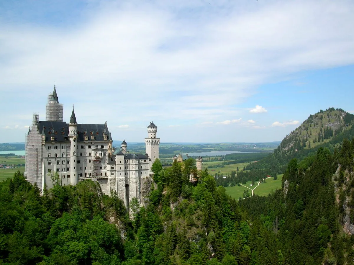  The fairytale-like Neuschwanstein Castle, a 19th-century Romanesque Revival palace perched on a rugged hill above the village of Hohenschwangau in southwest Bavaria.   (Anisha Sreddy/Public Domain) 
