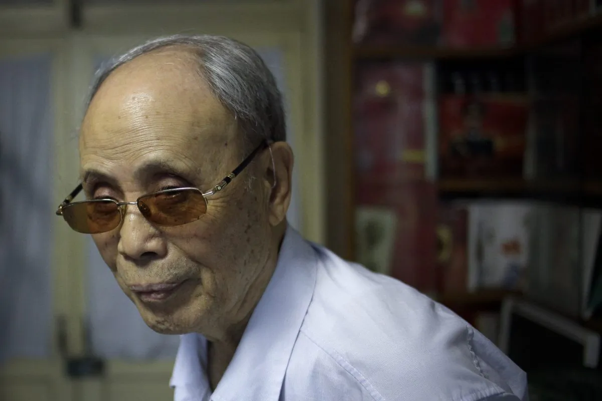 Du Daozheng, founding publisher of the Yanhuang Chunqiu magazine at his home in Beijing on July 19, 2016. (AP Photo/Gerry Shih)