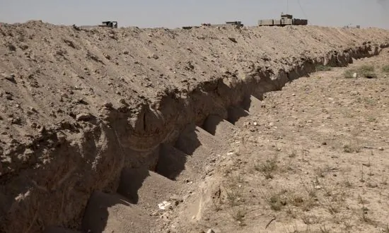 Iraq Digs Security Trench Around Fallujah