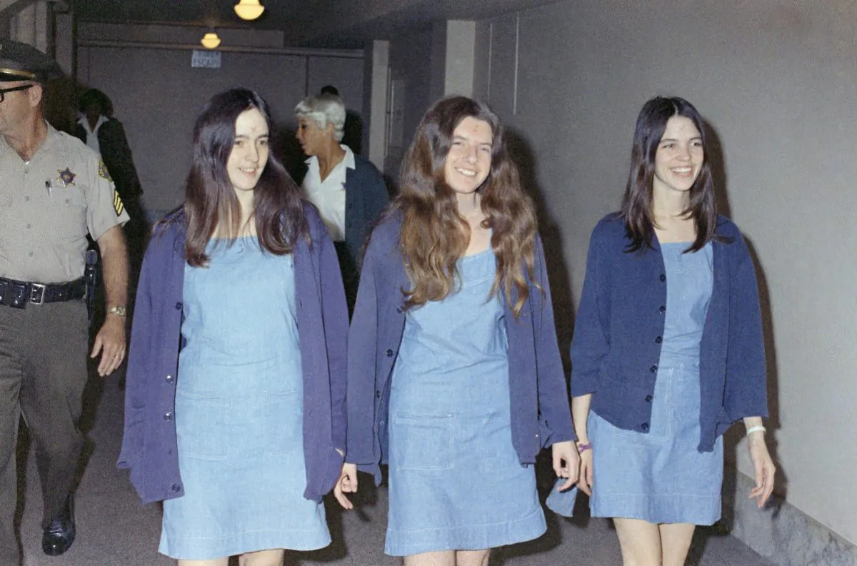 Charles Manson followers, (L-R) Susan Atkins, Patricia Krenwinkel and Leslie Van Houten, walk to court to appear for their roles in the 1969 cult killings of seven people, including pregnant actress Sharon Tate, in Los Angeles, Calif., on Aug. 20, 1970. (AP Photo/George Brich)