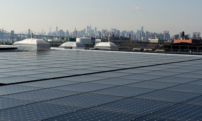 The rooftop of Jetro Restaurant Depot in the Bronx, with a view of Manhattan in the distance, is covered with solar panels, in New York, on Jan. 17, 2014. (Don Emmert/AFP/Getty Images)