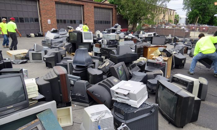 The Middletown Department of Public Works Recycling Center in Middletown during Electronics Drop-off Day on May 21, 2016. (Courtesy of Jerry Kleiner)