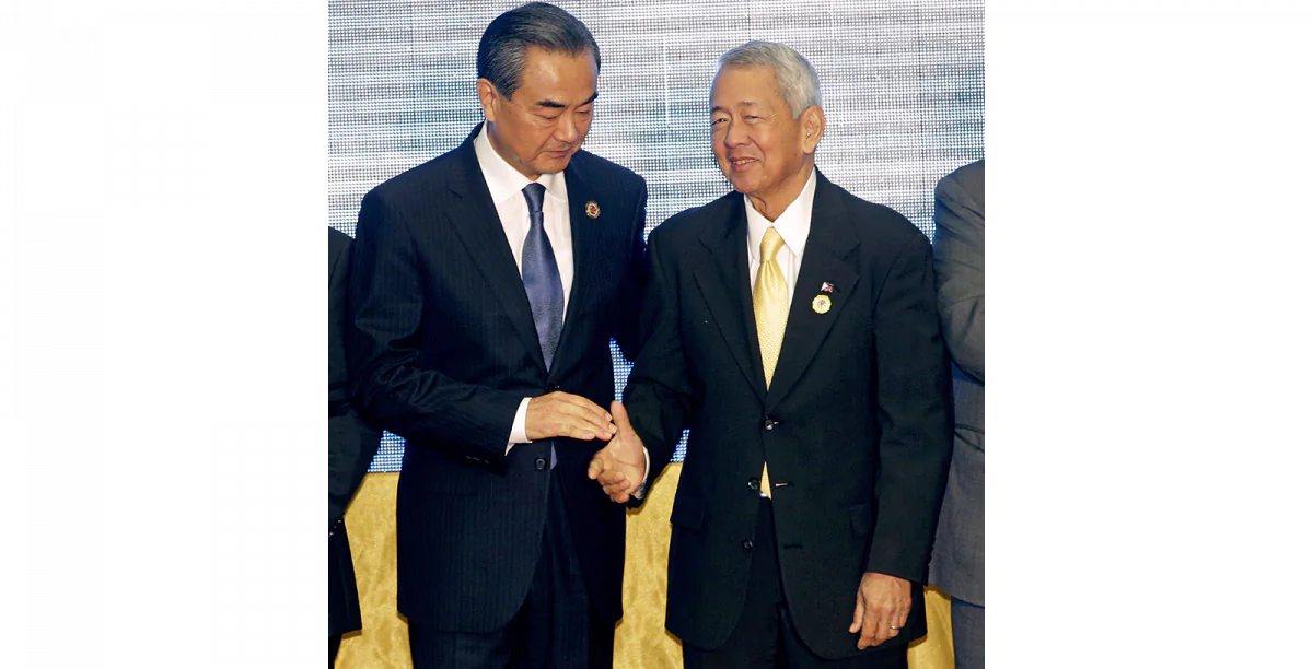 China's Foreign Minister Wang Yi (L) stands with Philippines Foreign Minister Perfecto Yasay Jr. during the Association of Southeast Asian Nations (ASEAN) Foreign Ministers' Meeting in Vientiane, Laos, on July 26, 2016. A recent ruling in a territorial dispute in the South China Sea favoured the Philippines, angering Beijing. (AP photo/Sakchai Lalit)