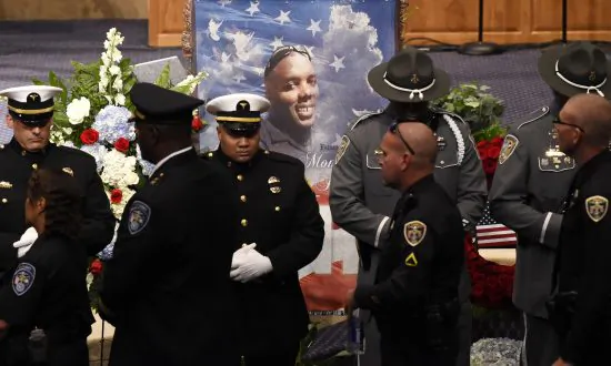 Dallas, Baton Rouge Shootings Rattle Trend of Safer Police