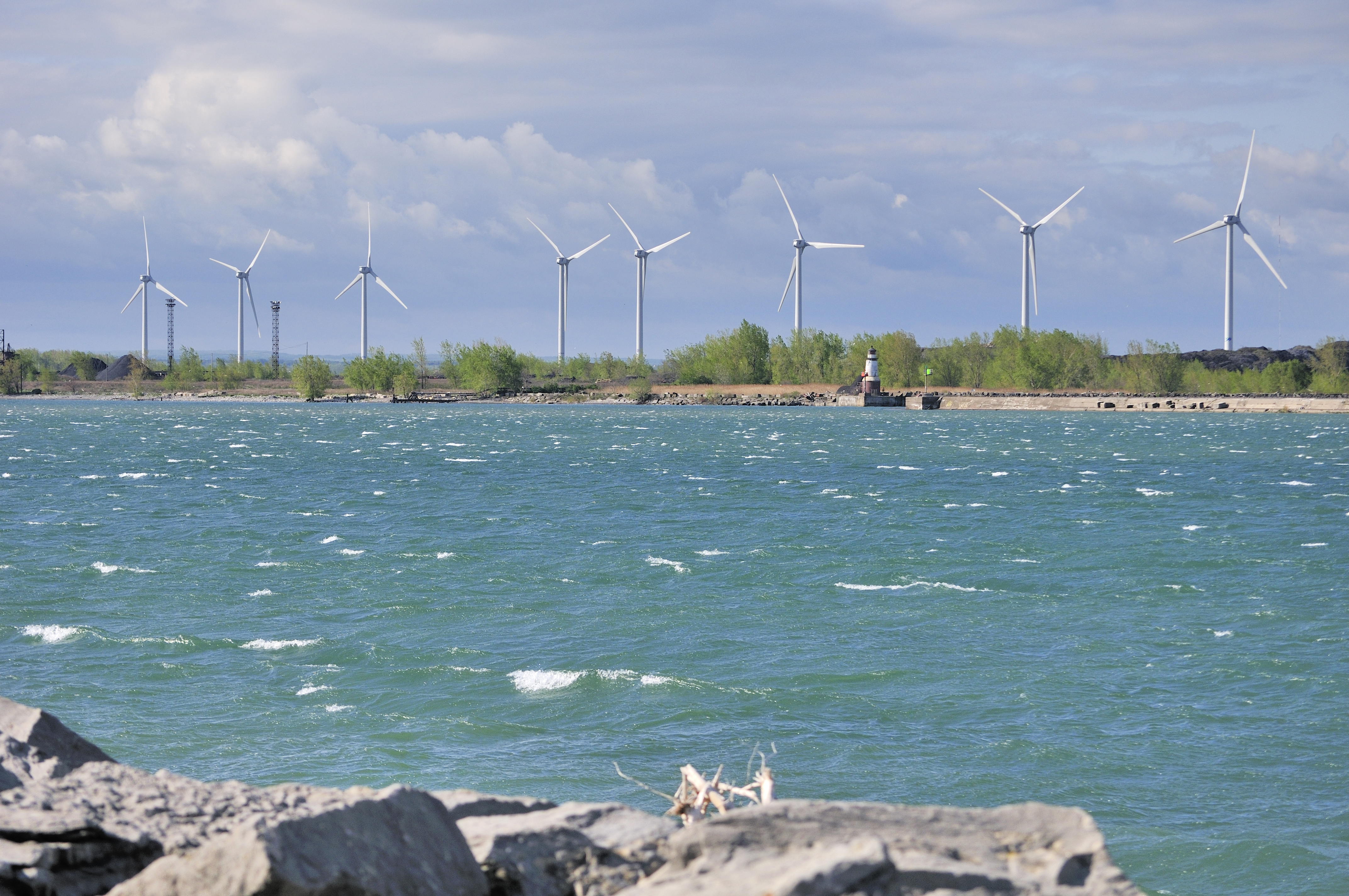 Windmills along the Lake Erie shoreline near Buffalo, New York. (Bruce MacQueen/Shutterstock)