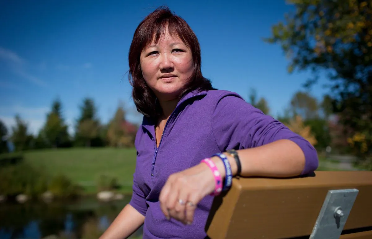 Carol Todd sits on a bench dedicated to her late daughter Amanda Todd at Settlers Park in Port Coquitlam, B.C., on Oct. 5, 2013. (THE CANADIAN PRESS/Darryl Dyck)