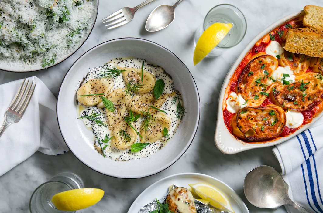 Dishes at dinnertable. (Samira Bouaou/Epoch Times)