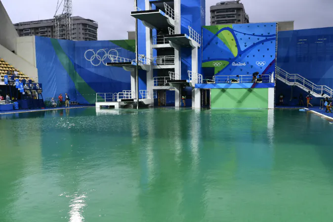 Olympic officials have shut down the diving pool of the Rio 2016 Olympic Games after water turns green. (CHRISTOPHE SIMON/AFP/Getty Images) 