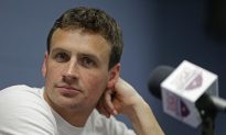 Ryan Lochte, Fiancée Announce Pregnancy With Underwater Pics