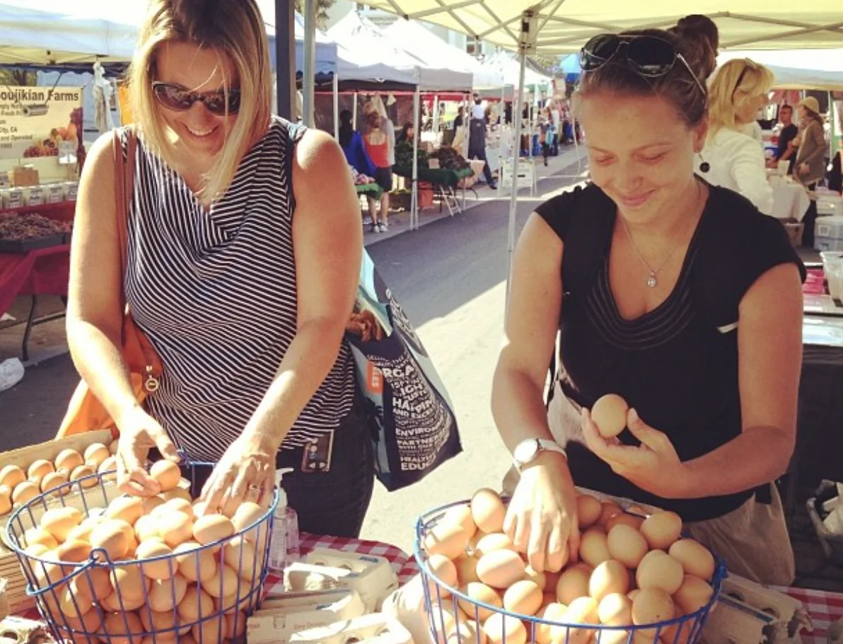 Manhattan Beach Farmers Market customers pick their own eggs from Kepner Farms' booth. (Courtesy Kepner Farms)