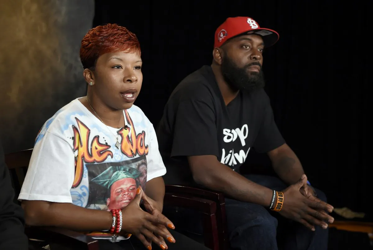 The parents of Michael Brown, Lesley McSpadden (L) and Michael Brown Sr., sit for an interview with The Associated Press in Washington on Sept. 27, 2014. (AP Photo/Susan Walsh)