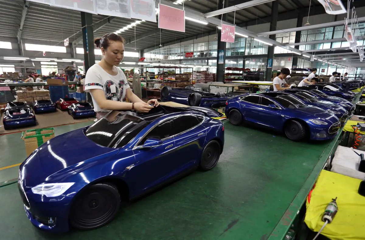 Chinese worker assembles toy cars at a factory in Jinjiang, Fujian Province on July 1, 2016. (STR/AFP/Getty Images)