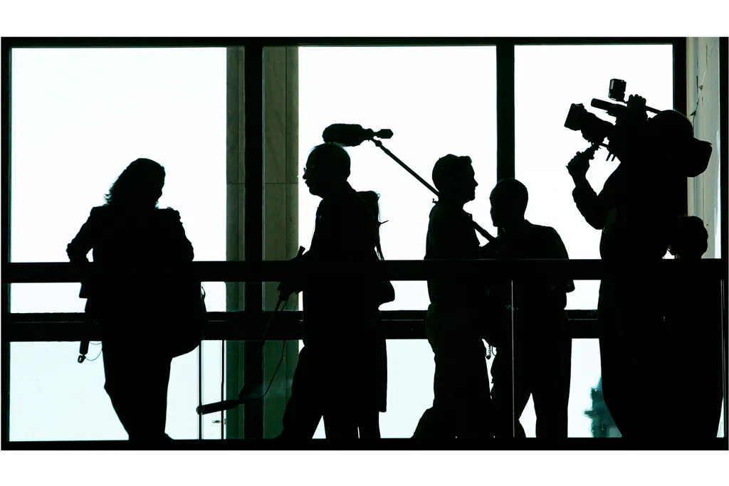 Members of the media stand in a hallway on Capitol Hill on Oct. 17, 2005. (Alex Wong/Getty Images)