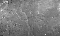 Fossilized Rivers on Mars Suggest Planet Was Warm and Wet in the Past (Video)