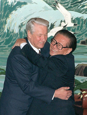 Russian President Boris Yeltsin together with his Chinese counterpart Jiang Zemin (L) inspect a guard-of-honour during a welcoming ceremony at the Great Hall of the People in Beijing 10 November. Yeltsin and Jiang will later hold their fifth Sino-Russian summit before signing a border treaty and witnessing a framework accord on a gas pipeline from Siberia to northern China. AFP PHOTO GOH Chai Hin