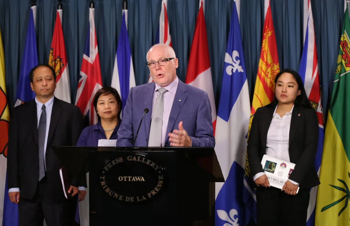 Alex Neve, then-secretary general of Amnesty International Canada, speaks at a press conference on Parliament Hill on Aug. 30, 2016, calling on Prime Minister Justin Trudeau to make human rights an integral part of Canada's relationship with China. (Jonathen Ren/NTD Television)