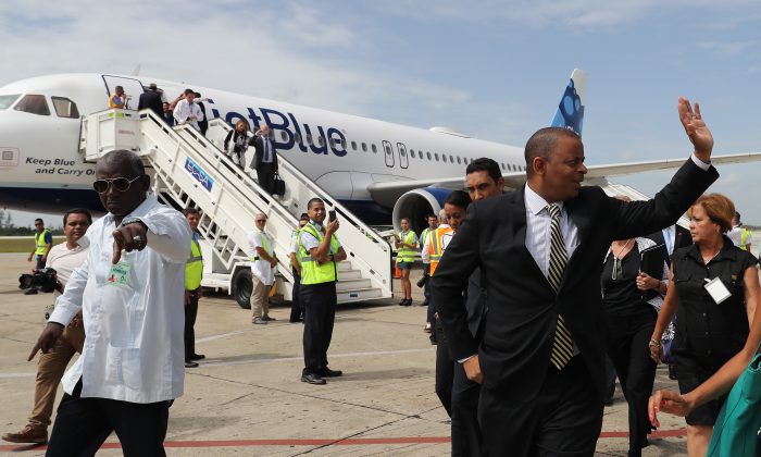 U.S. Transportation Secretary Anthony Foxx deplanes from the JetBlue flight 387 at the airport in Santa Clara, Cuba, Wednesday, Aug. 31, 2016. The arrival of the flight opens a new era of U.S.-Cuba travel with about 300 flights a week connecting the U.S. with an island cut off from most Americans by the 55-year-old trade embargo on Cuba and formal ban on U.S. citizens engaging in tourism on the island. (Alejandro Ernesto, Pool via AP)