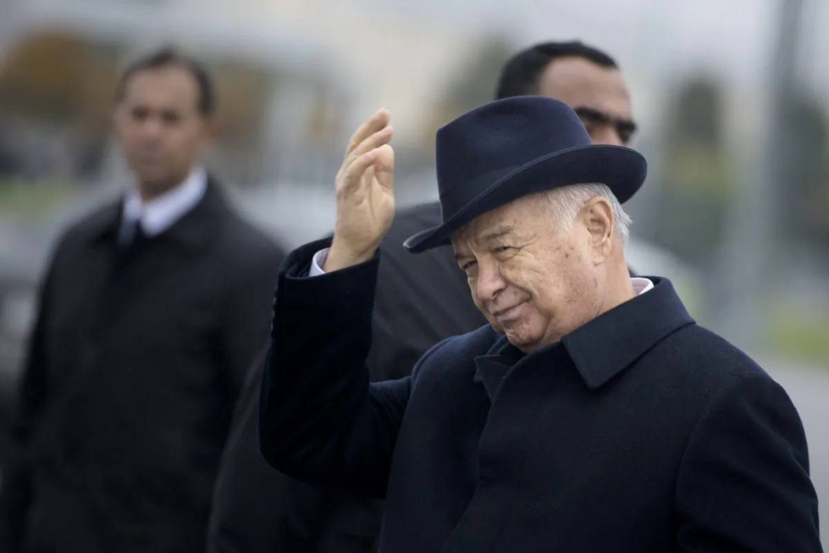 Uzbek President Islam Karimov after greeting US Secretary of State John Kerry at Samarkand Airport in Samarkand, Uzbekistan, on Nov. 1, 2015. (BRENDAN SMIALOWSKI/AFP/Getty Images)
