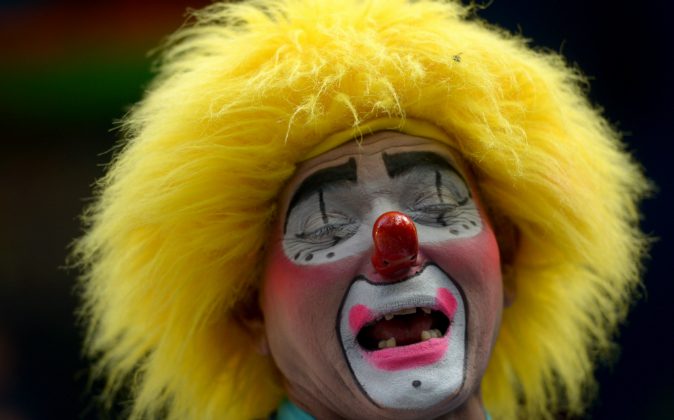 A clown participates in celebrations of the 8th Festival of Laughter held in San Salvador, on May 18, 2016. Clown sightings in Chicago has parents on edge.
(MARVIN RECINOS/AFP/Getty Images)