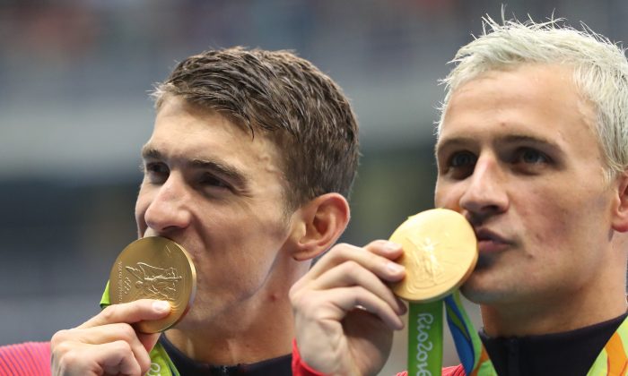 USA' Michael Phelps (L) and Ryan Lochte celebrate winning the gold medal in the men's 4x200-meter freestyle relay during the swimming competitions at the 2016 Summer Olympics in Rio de Janeiro, Brazil, on Aug. 10, 2016. (AP Photo/Lee Jin-man)