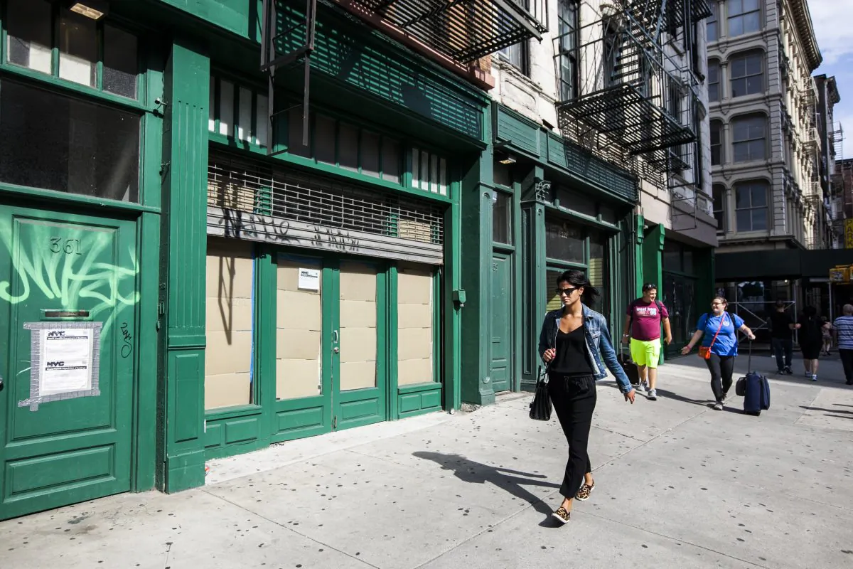 A store sits empty on Canal Street in SoHo, New York City, on Sept. 5, 2016. (Samira Bouaou/Epoch Times)