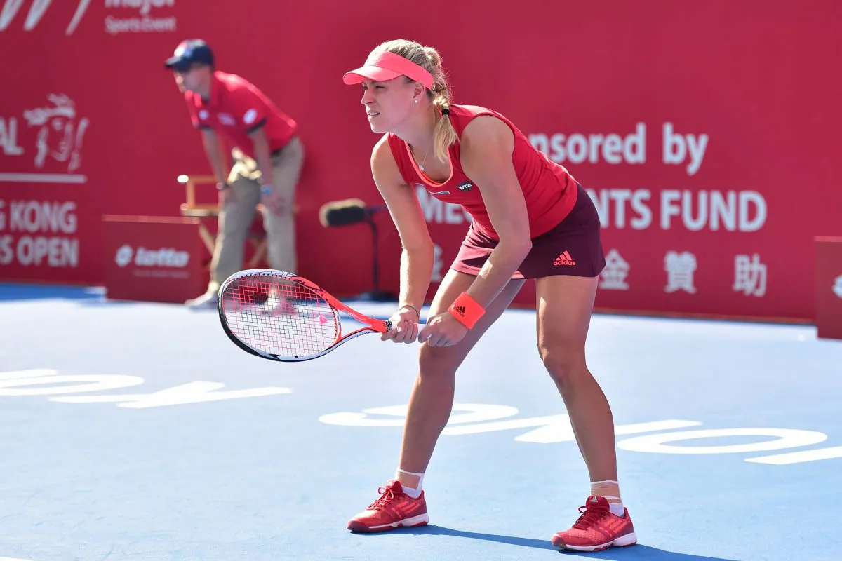 Angelique Kerber of Germany waits for a serve from Sam Stosur of Australia in the Hong Kong Open 2015 at the Victoria Park Stadium, on Saturday Oct 17, 2015. (Bill Cox/Epoch Times)